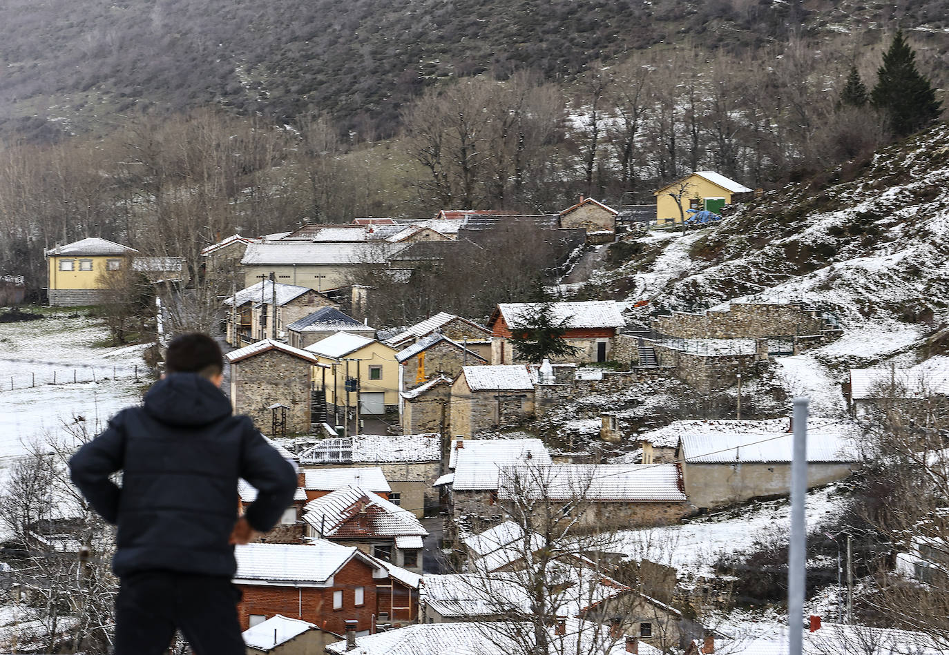 El temporal deja la primera nevada del año en Asturias