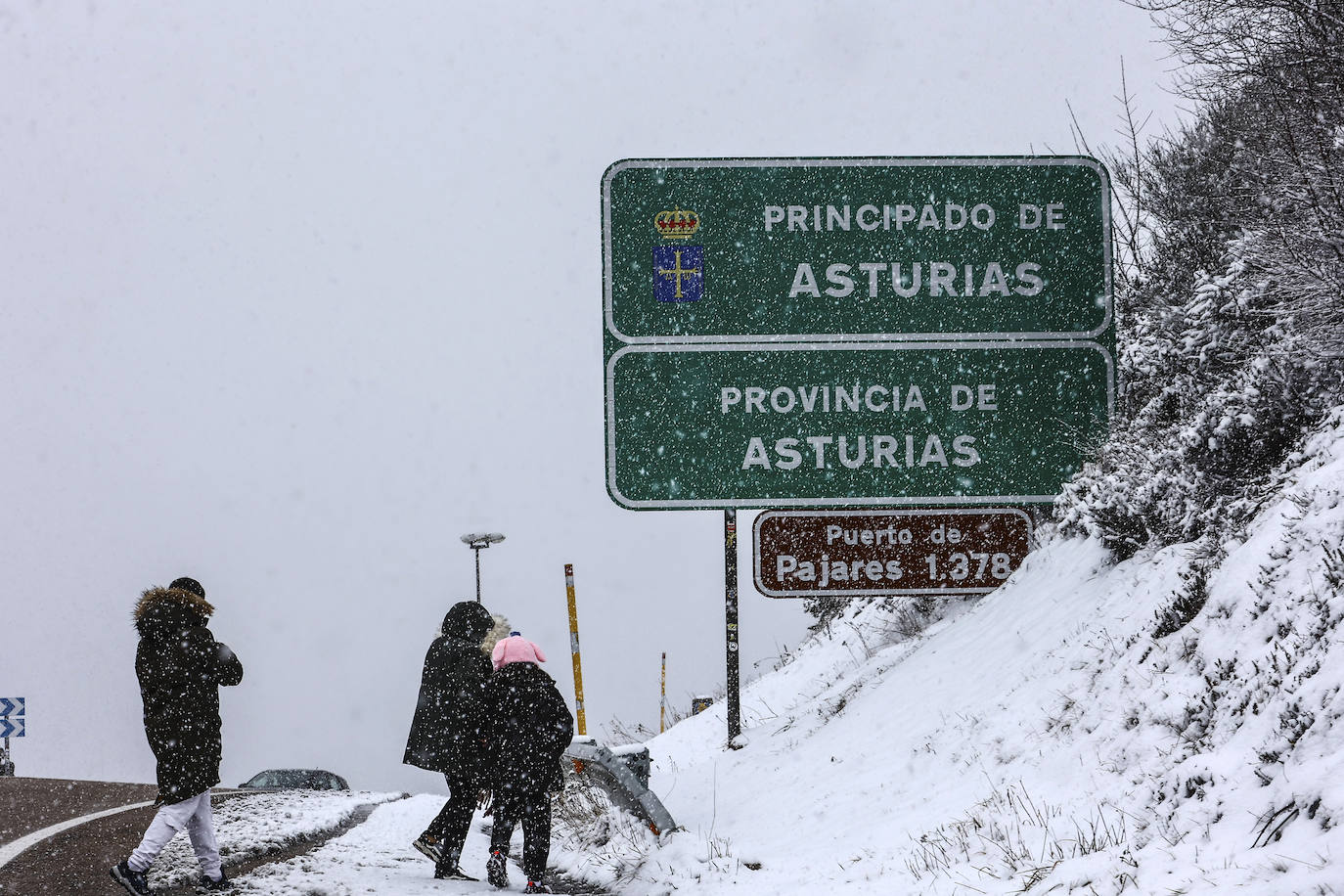 El temporal deja la primera nevada del año en Asturias