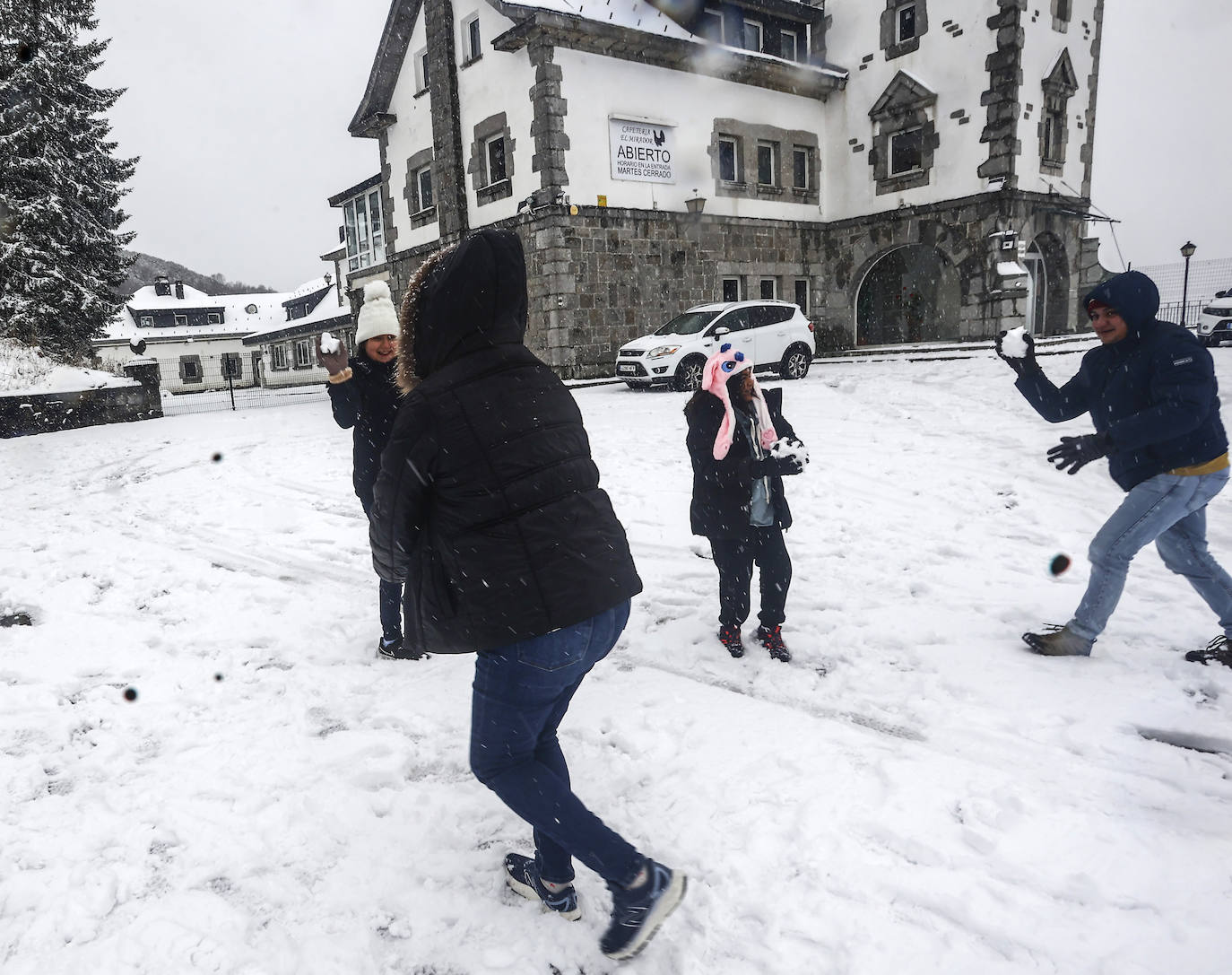 El temporal deja la primera nevada del año en Asturias