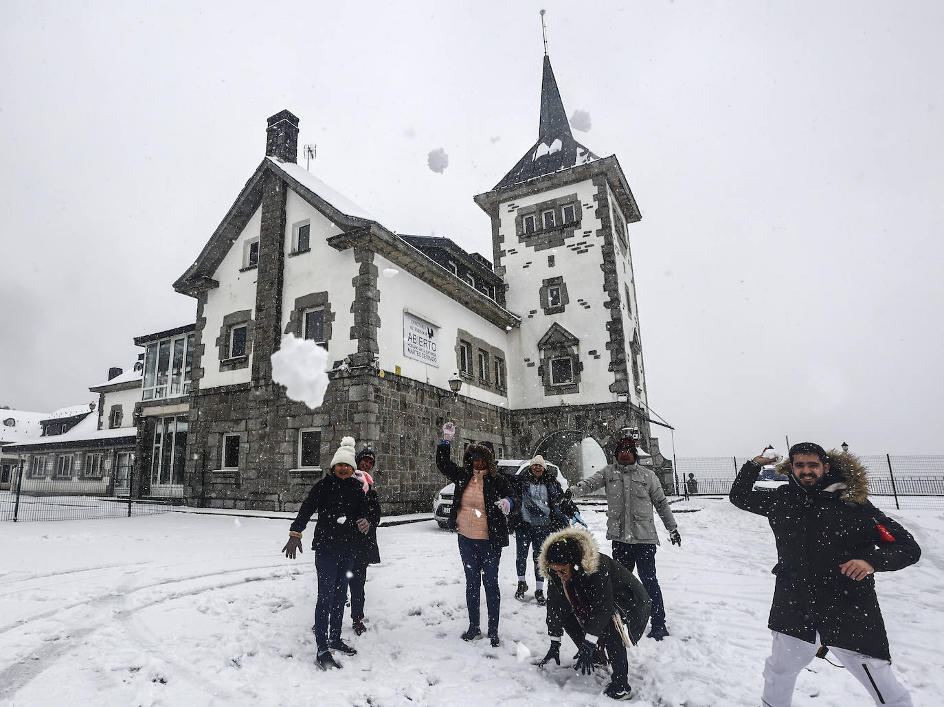 El temporal deja la primera nevada del año en Asturias