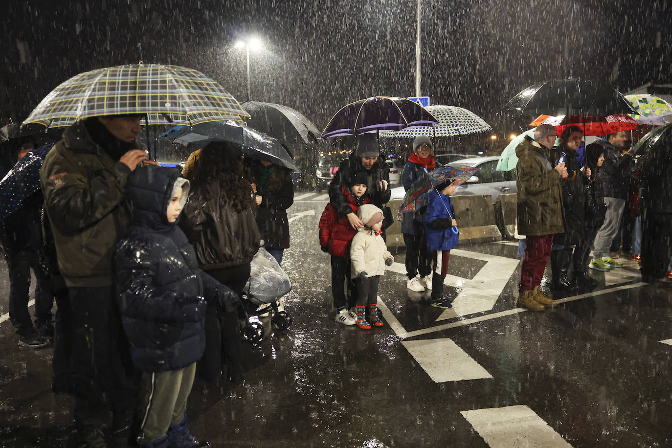 Lugones recibe a los Reyes Magos con los brazos abiertos