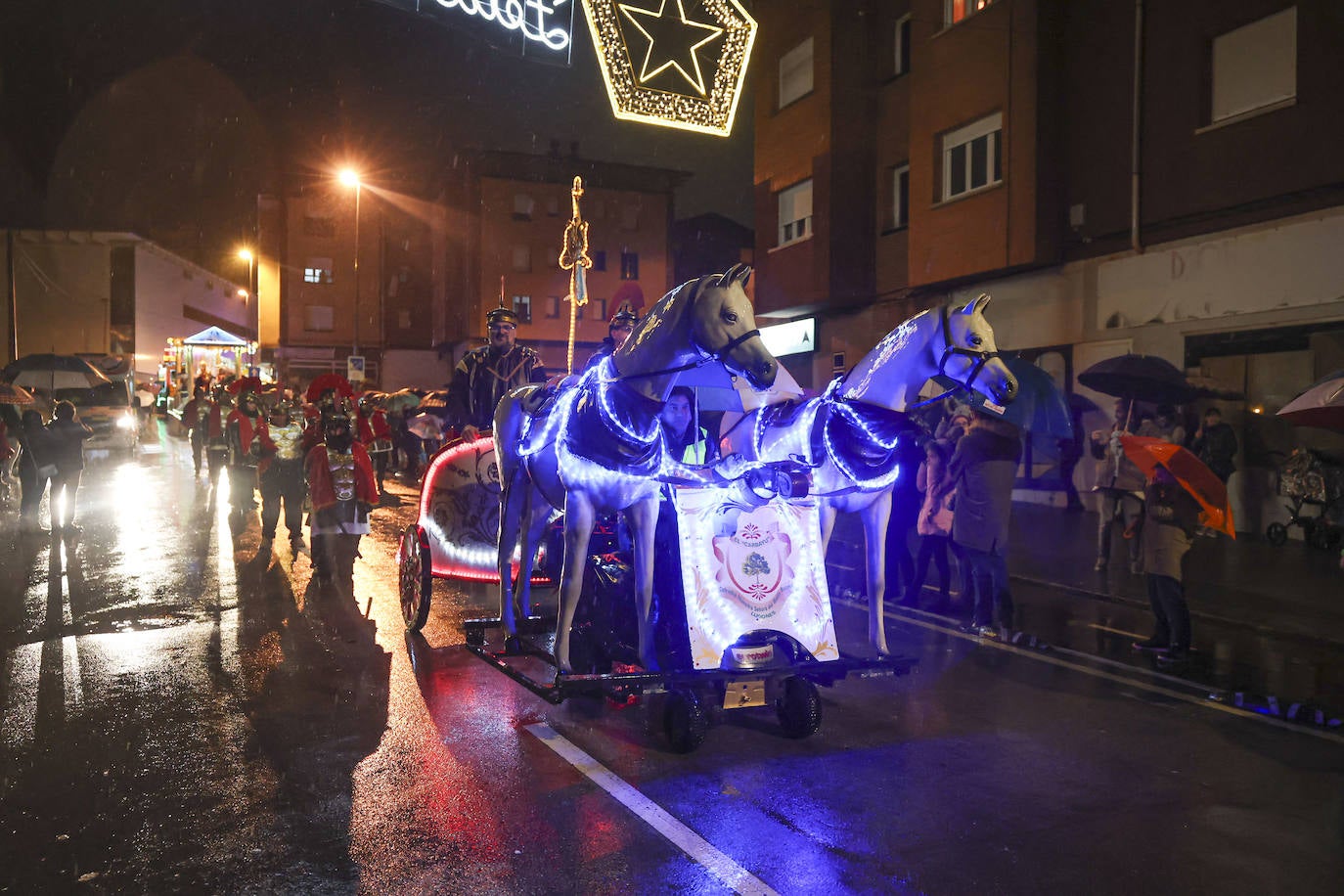 Lugones recibe a los Reyes Magos con los brazos abiertos