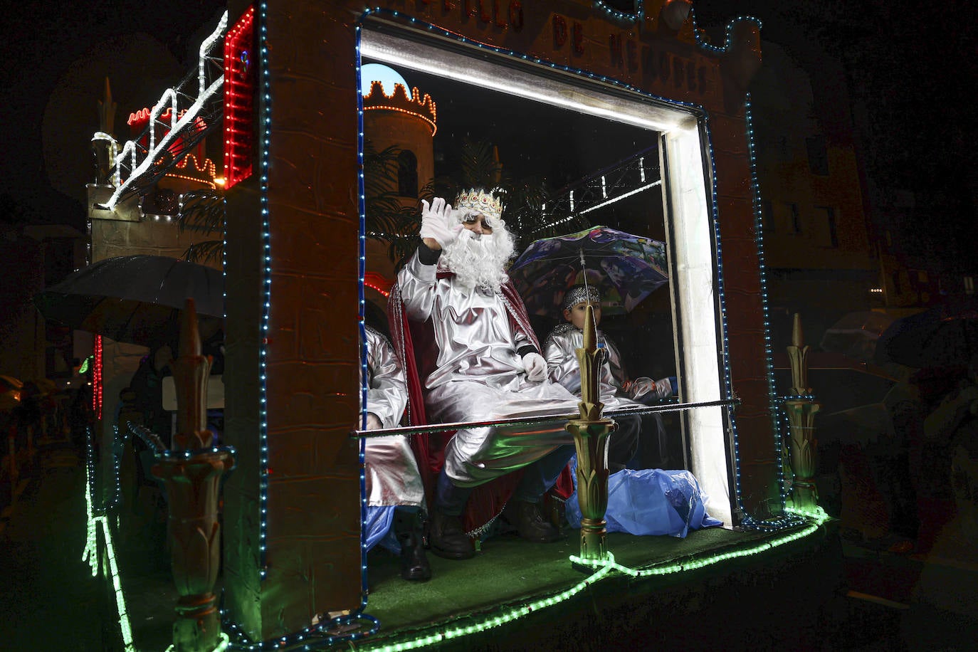 Lugones recibe a los Reyes Magos con los brazos abiertos