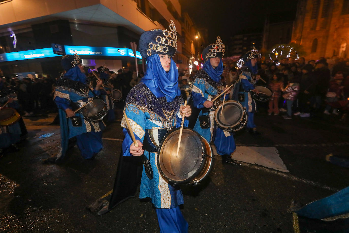 Todas las fotos de la cabalgata de los Reyes Magos en Avilés