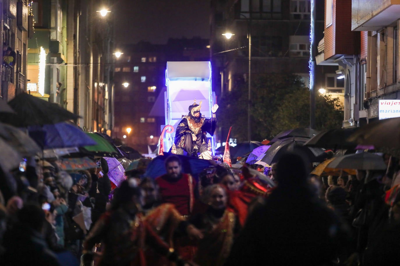 Todas las fotos de la cabalgata de los Reyes Magos en Avilés