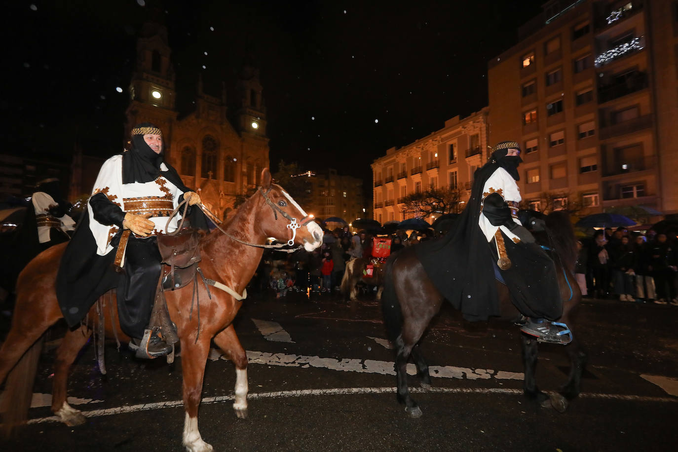 Todas las fotos de la cabalgata de los Reyes Magos en Avilés