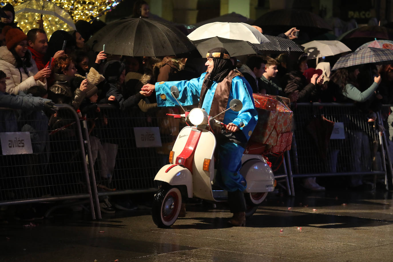 Todas las fotos de la cabalgata de los Reyes Magos en Avilés