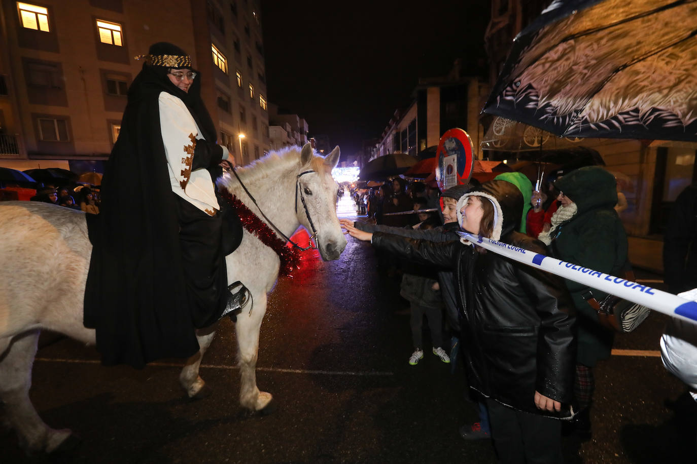 Todas las fotos de la cabalgata de los Reyes Magos en Avilés