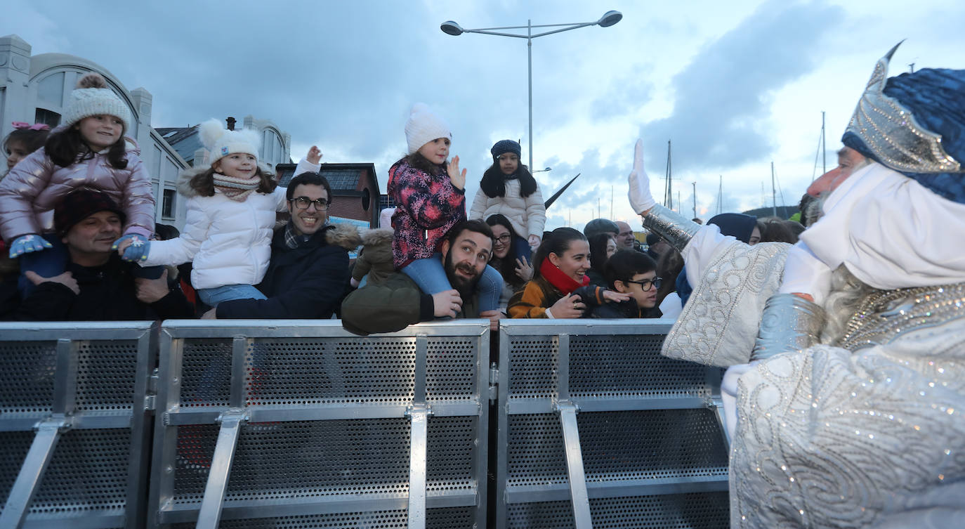 Todas las fotos de la cabalgata de los Reyes Magos en Avilés