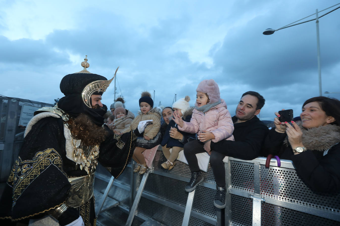 Todas las fotos de la cabalgata de los Reyes Magos en Avilés