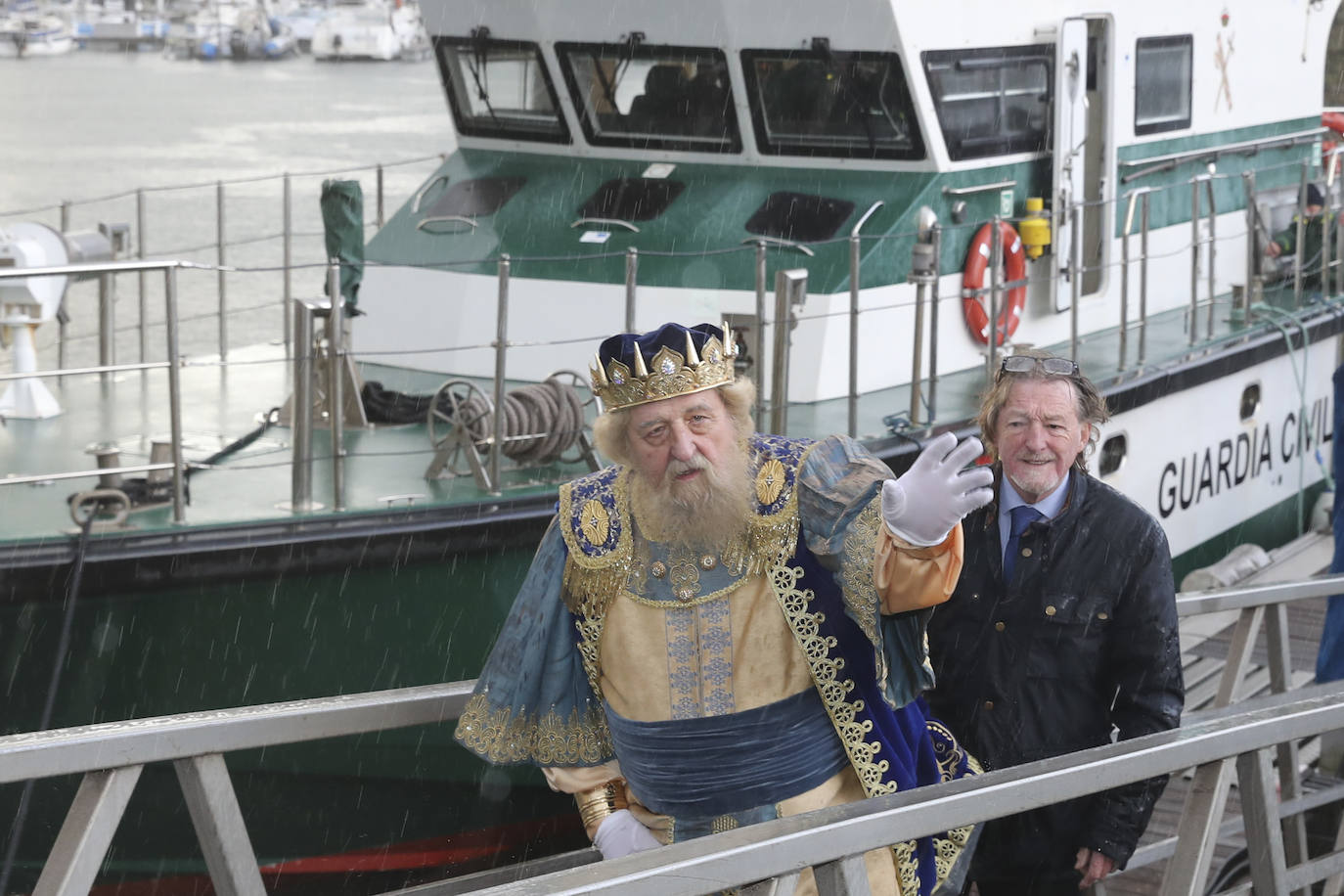 Desembarco de ilusión en Gijón con la llegada de los Reyes Magos
