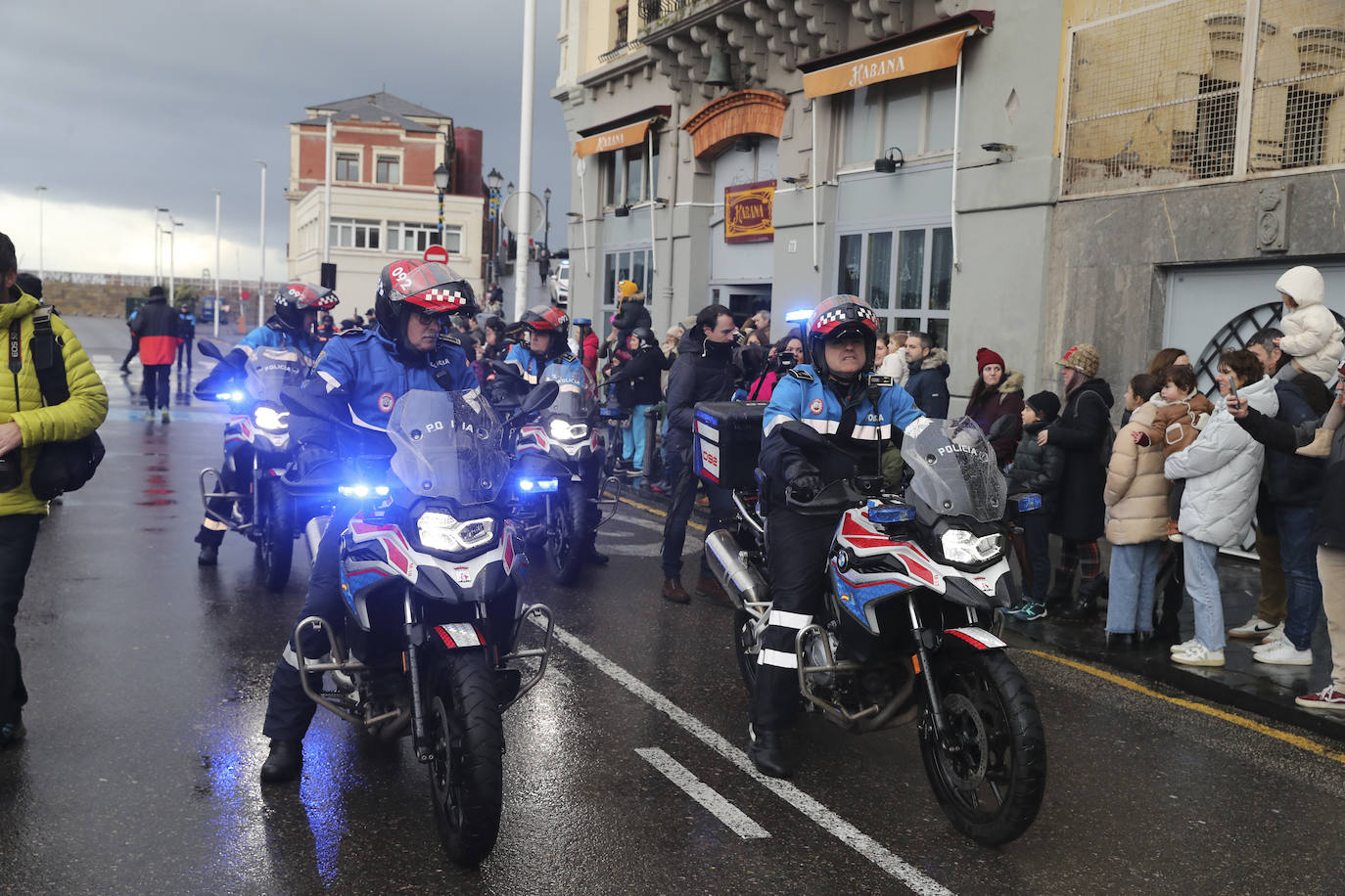 Desembarco de ilusión en Gijón con la llegada de los Reyes Magos