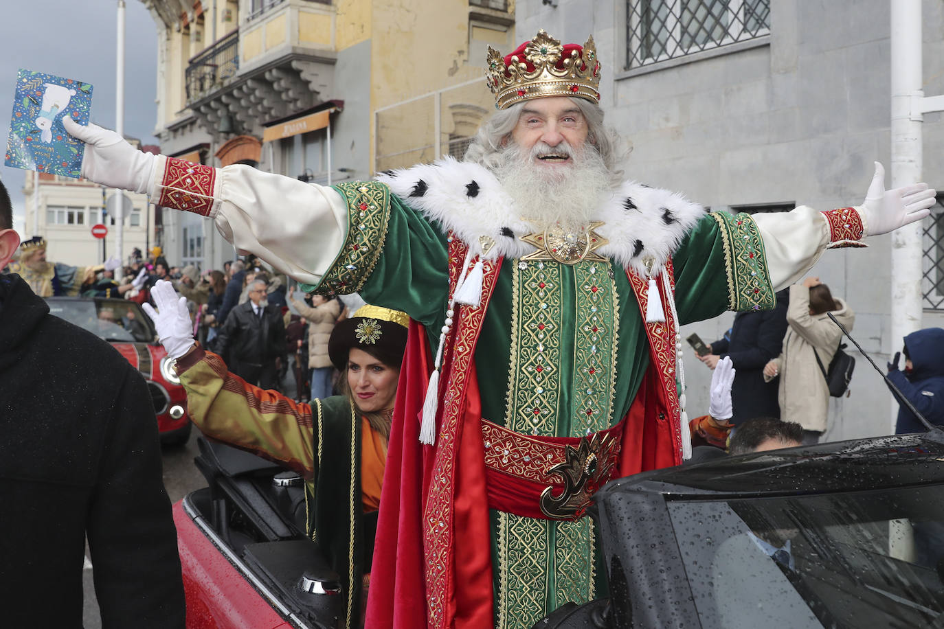 Desembarco de ilusión en Gijón con la llegada de los Reyes Magos