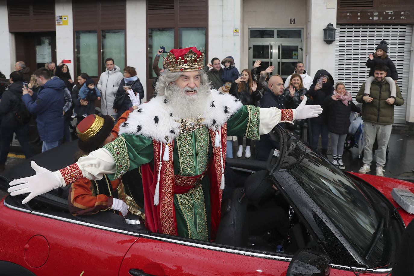 Desembarco de ilusión en Gijón con la llegada de los Reyes Magos
