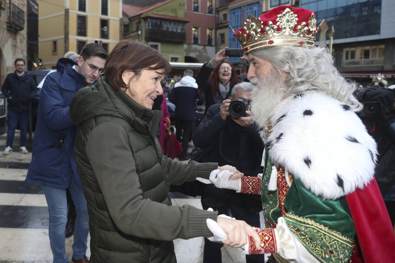 Desembarco de ilusión en Gijón con la llegada de los Reyes Magos