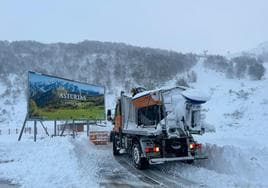 Alerta de frío en Asturias: un manto de nieve cubre el paisaje asturiano