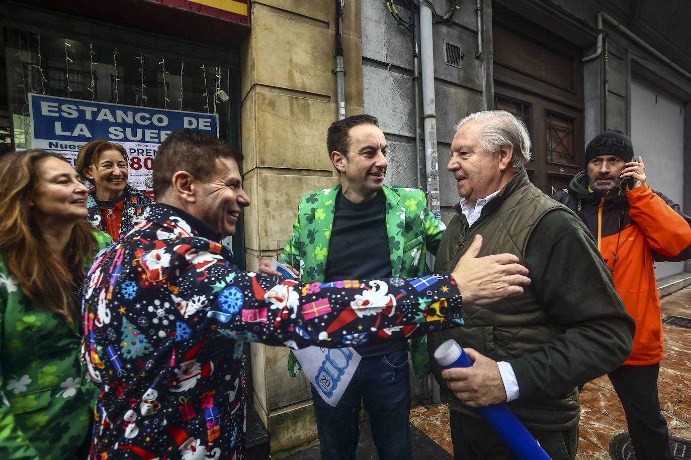 En el estanco de la calle Jovellanos, 8, se vendió el primer premio de la Lotería del Niño.