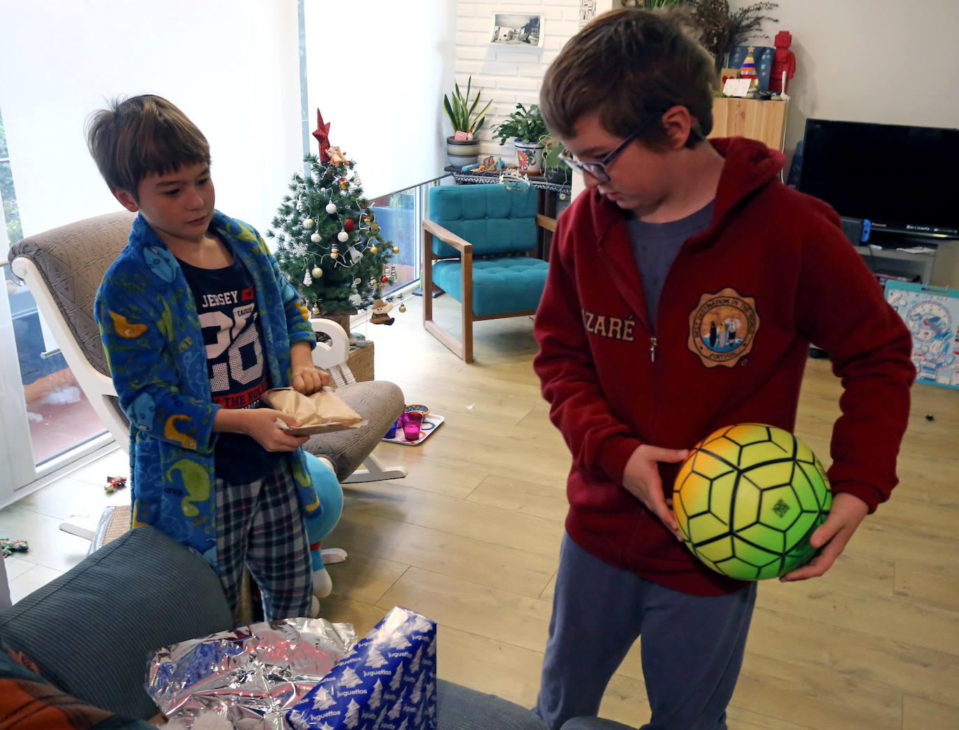 Una mañana de Reyes cargada de ilusión y de regalos en Asturias