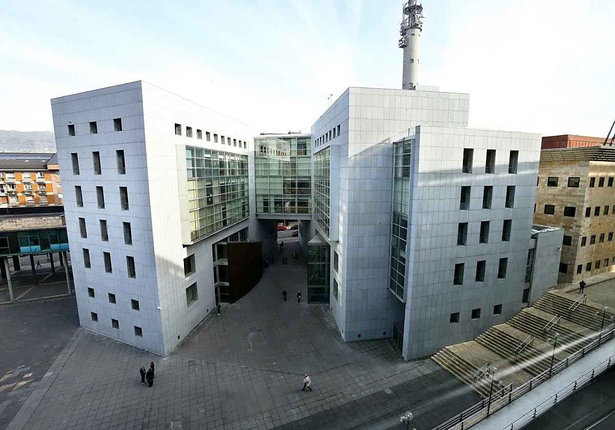 El Palacio de Justicia, con más de 19.000 metros, tiene muchas limitaciones; ni siquiera fue inaugurado de forma oficial.