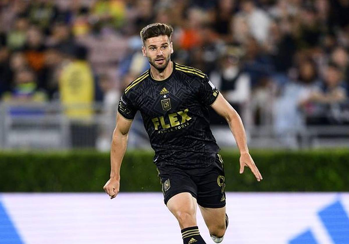 Mario González, durante su etapa reciente en Los Ángeles FC.