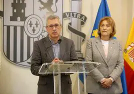 El secretario de Estado de Medio Ambiente, Hugo Morán, y la delegada del Gobierno en Asturias, Delia Losa.