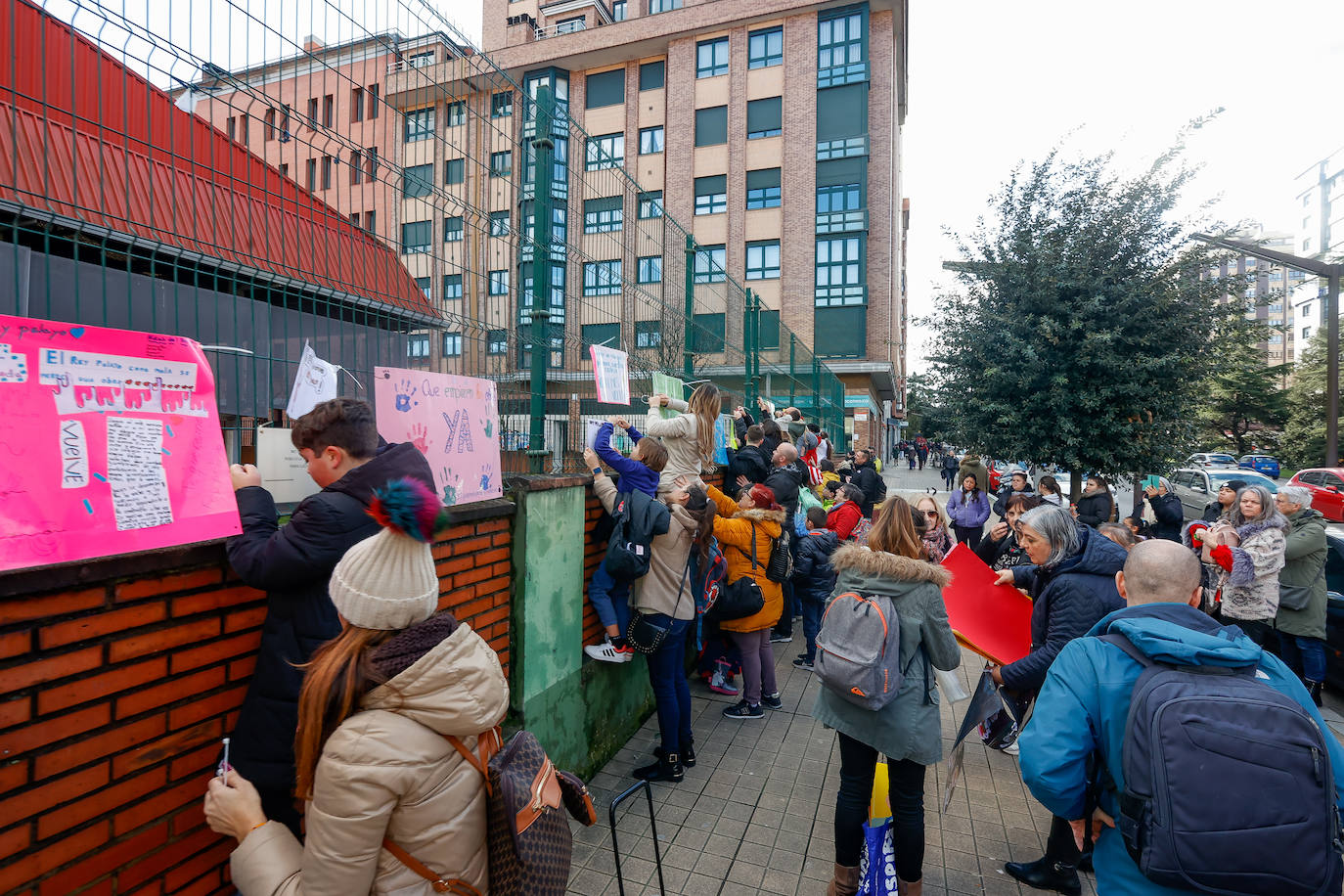 Los alumnos del Rey Pelayo se manifiestan para «poder volver al colegio»