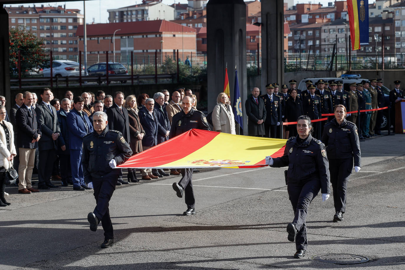 Gijón rinde homenaje a la Policía Nacional en su 200 aniversario