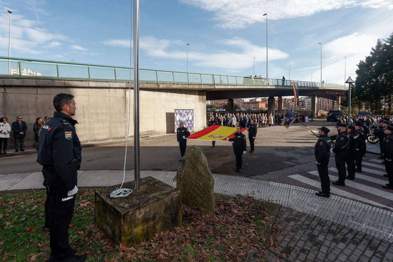 Gijón rinde homenaje a la Policía Nacional en su 200 aniversario