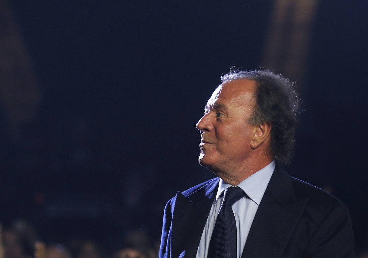 Julio Iglesias.