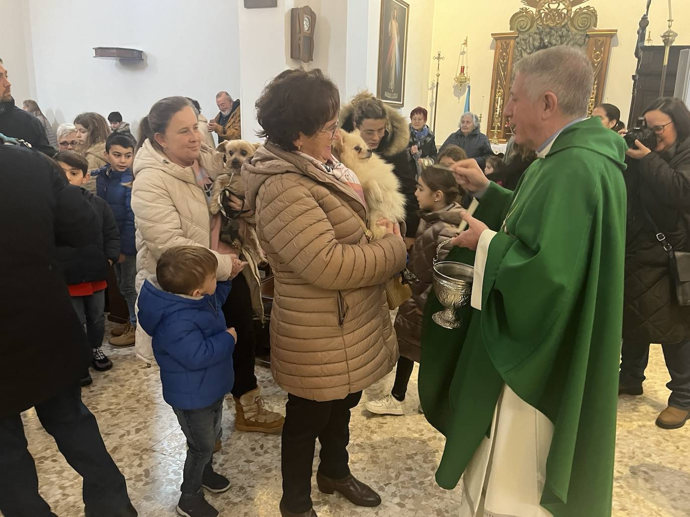 Lugones bendice a sus mascotas