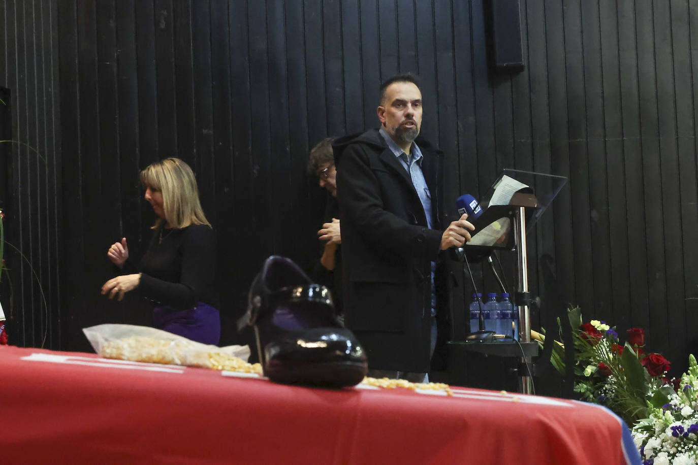 Multitudinario y emotivo adiós a Anita Sirgo, referente de la lucha obrera