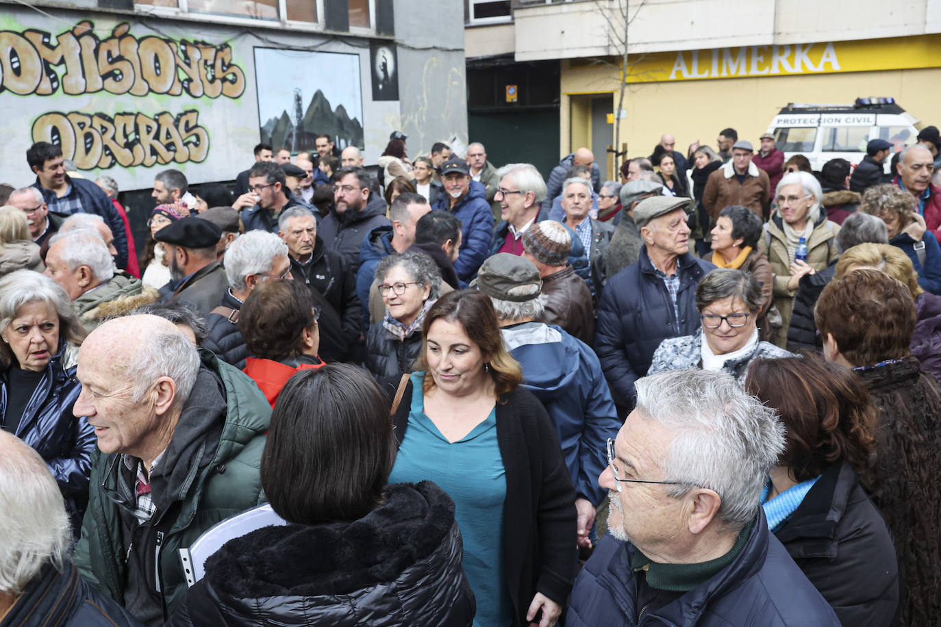 Multitudinario y emotivo adiós a Anita Sirgo, referente de la lucha obrera