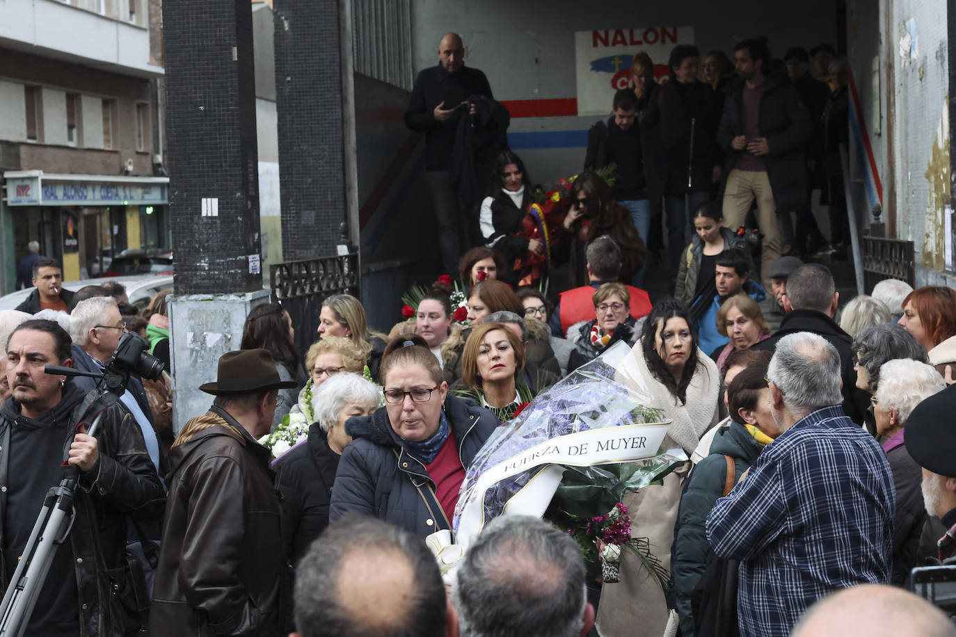 Multitudinario y emotivo adiós a Anita Sirgo, referente de la lucha obrera