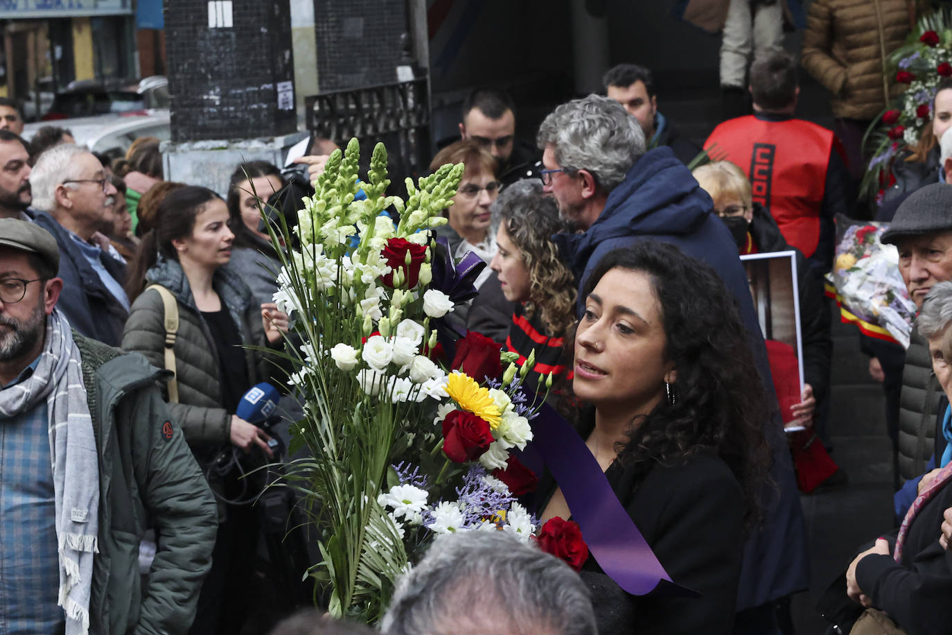 Multitudinario y emotivo adiós a Anita Sirgo, referente de la lucha obrera
