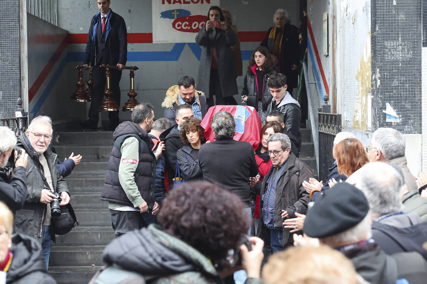 Multitudinario y emotivo adiós a Anita Sirgo, referente de la lucha obrera