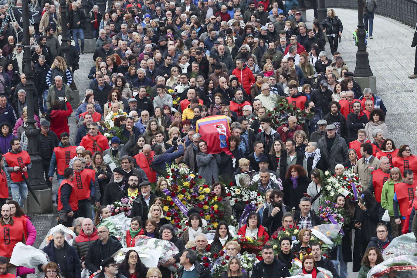 Multitudinario y emotivo adiós a Anita Sirgo, referente de la lucha obrera