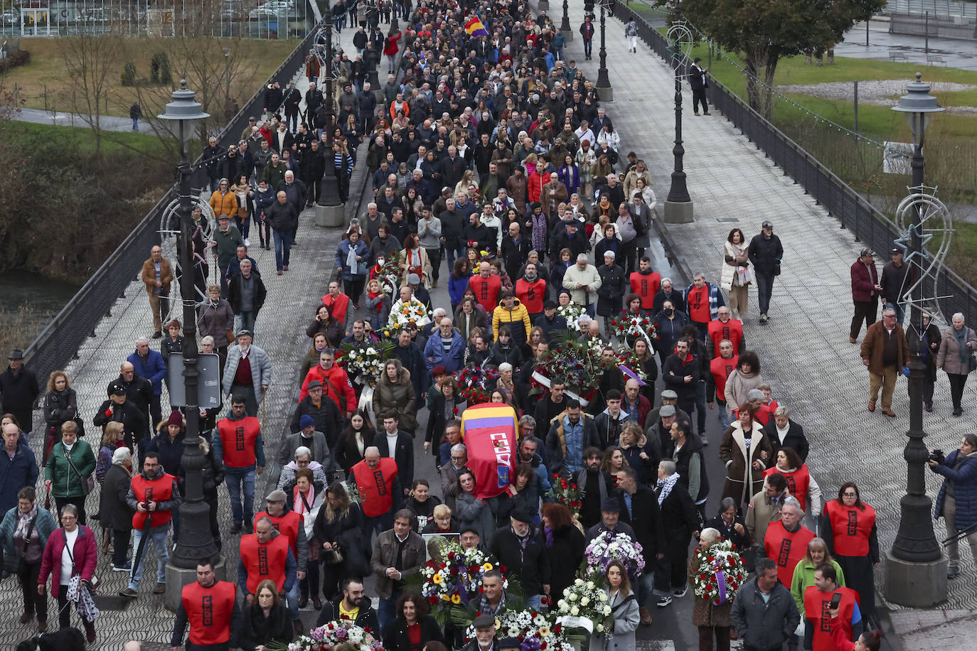 Multitudinario y emotivo adiós a Anita Sirgo, referente de la lucha obrera