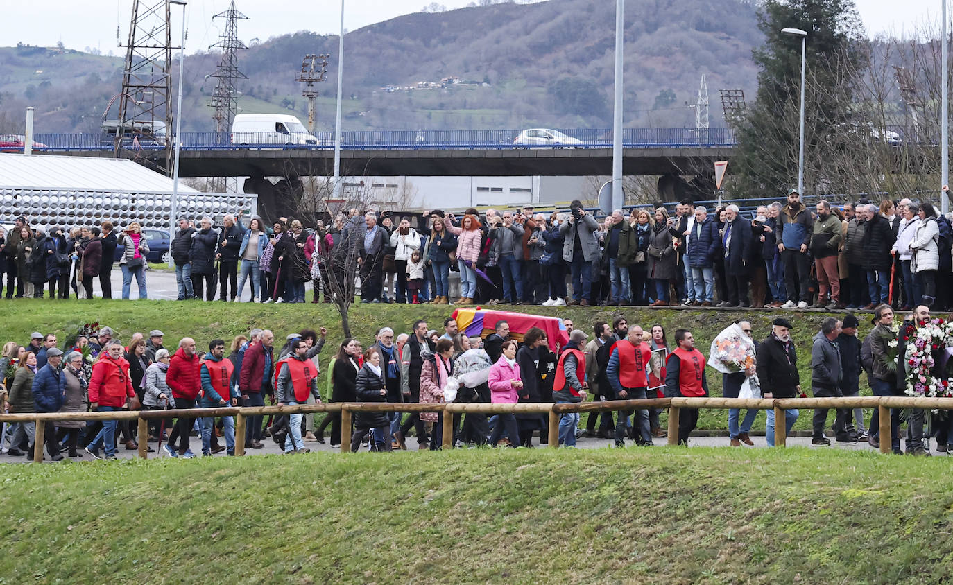 Multitudinario y emotivo adiós a Anita Sirgo, referente de la lucha obrera