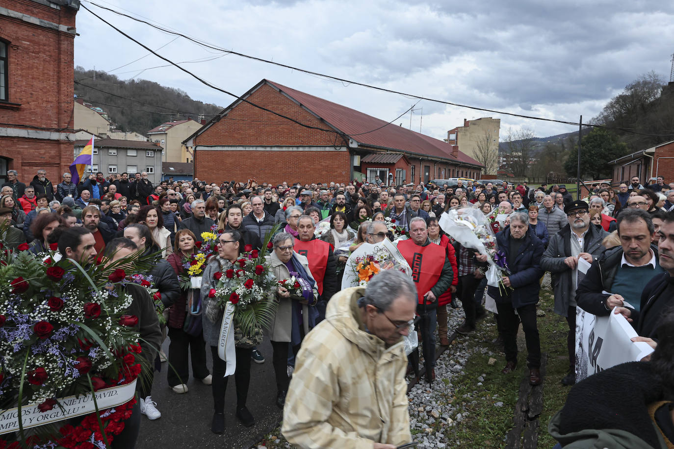 Multitudinario y emotivo adiós a Anita Sirgo, referente de la lucha obrera