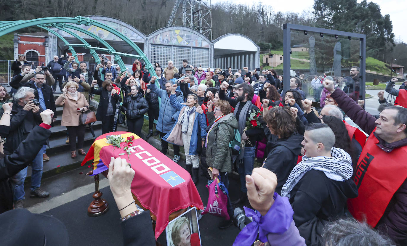 Multitudinario y emotivo adiós a Anita Sirgo, referente de la lucha obrera