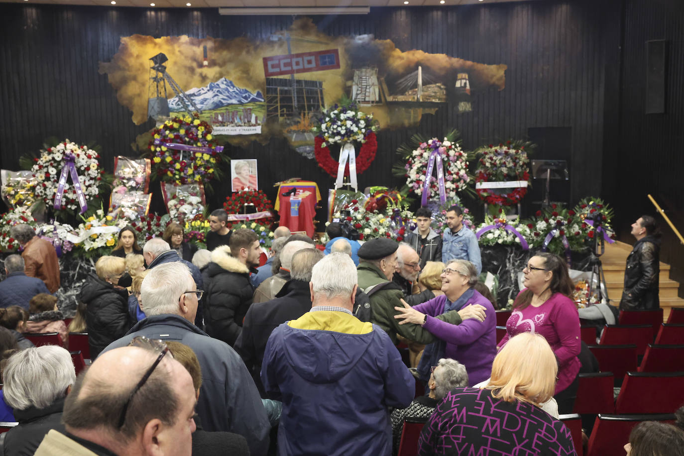 Multitudinario y emotivo adiós a Anita Sirgo, referente de la lucha obrera