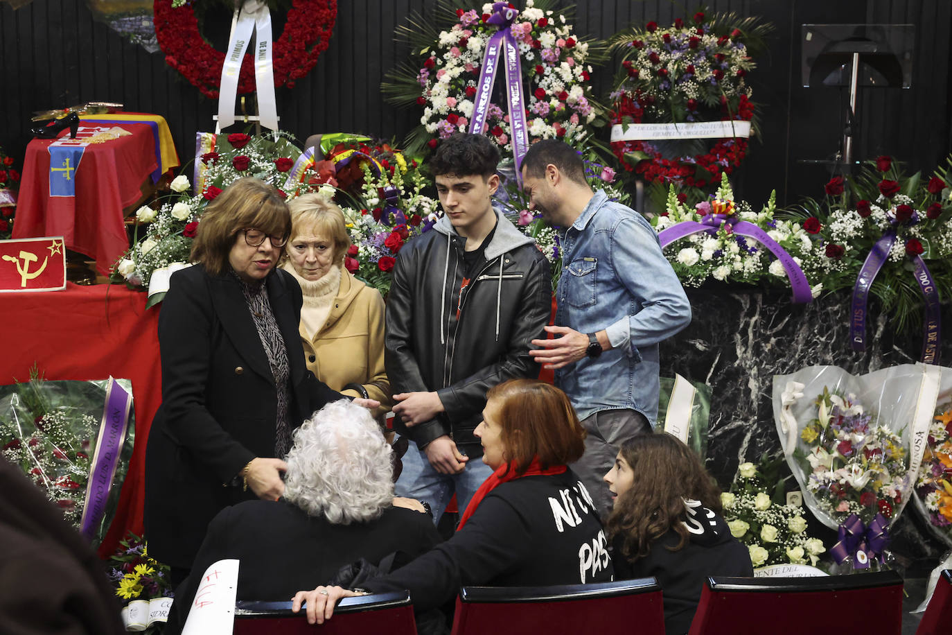 Multitudinario y emotivo adiós a Anita Sirgo, referente de la lucha obrera