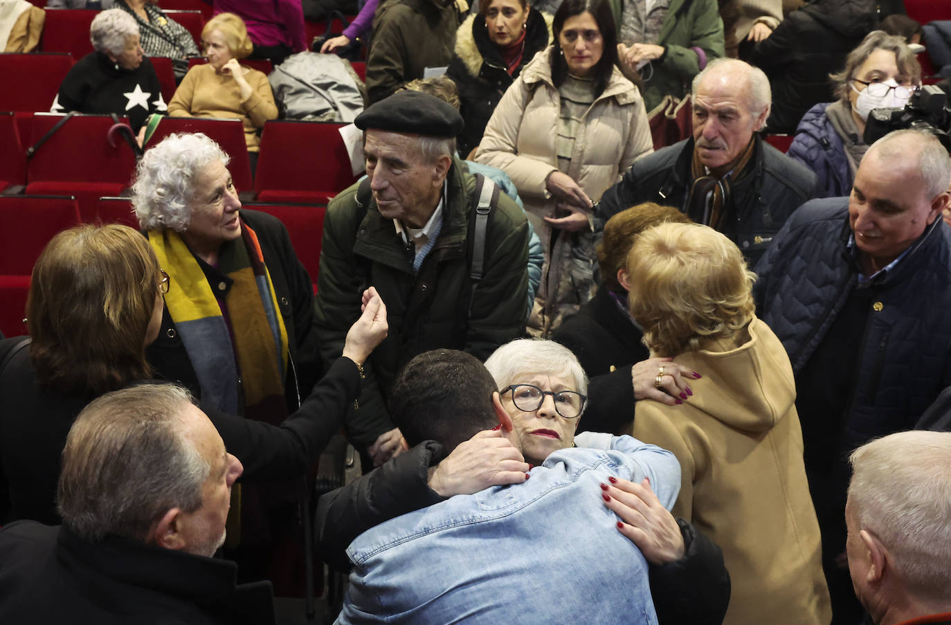 Multitudinario y emotivo adiós a Anita Sirgo, referente de la lucha obrera