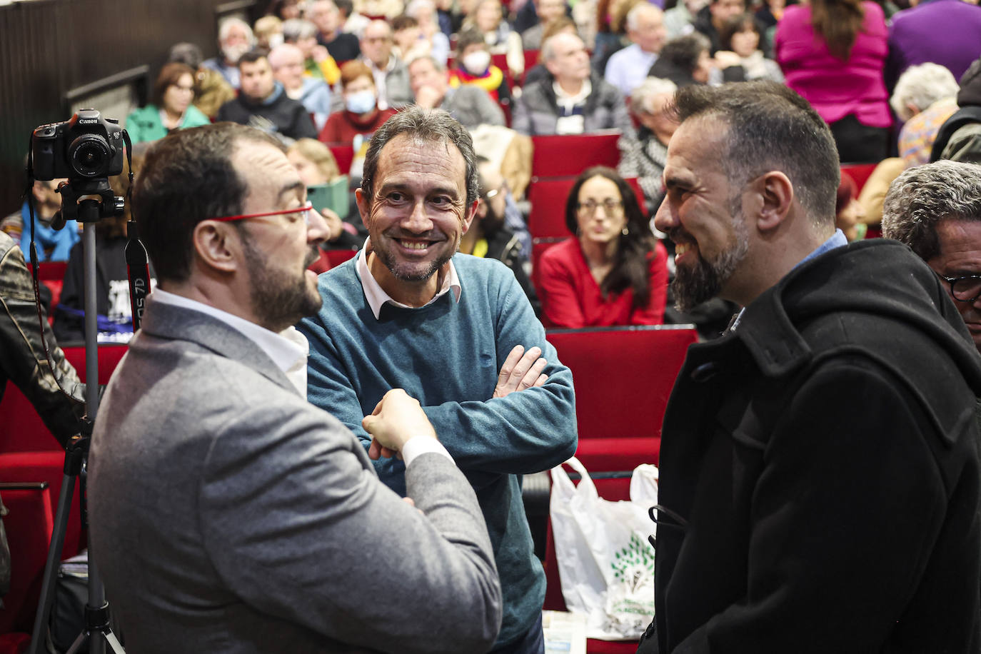 Multitudinario y emotivo adiós a Anita Sirgo, referente de la lucha obrera