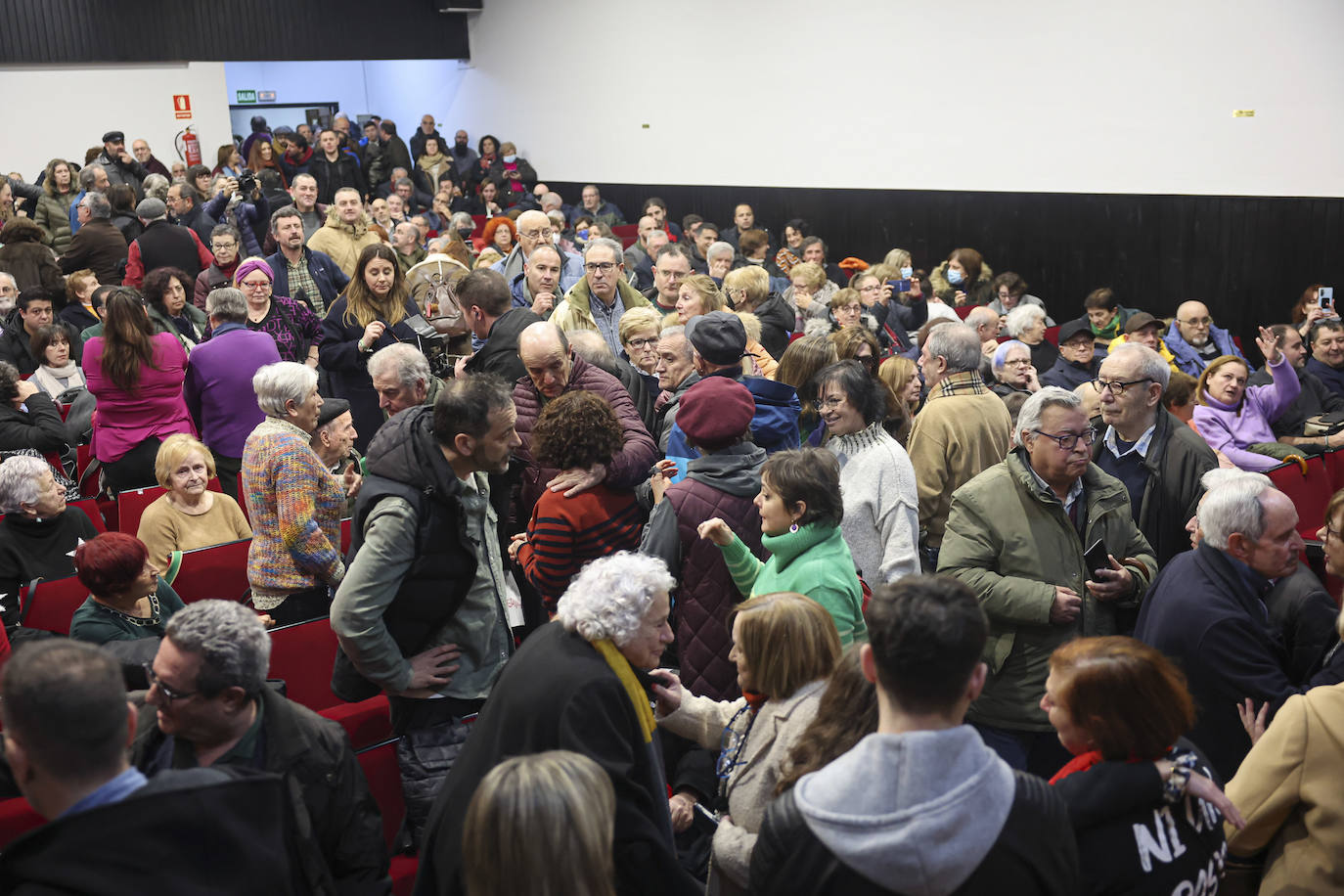 Multitudinario y emotivo adiós a Anita Sirgo, referente de la lucha obrera