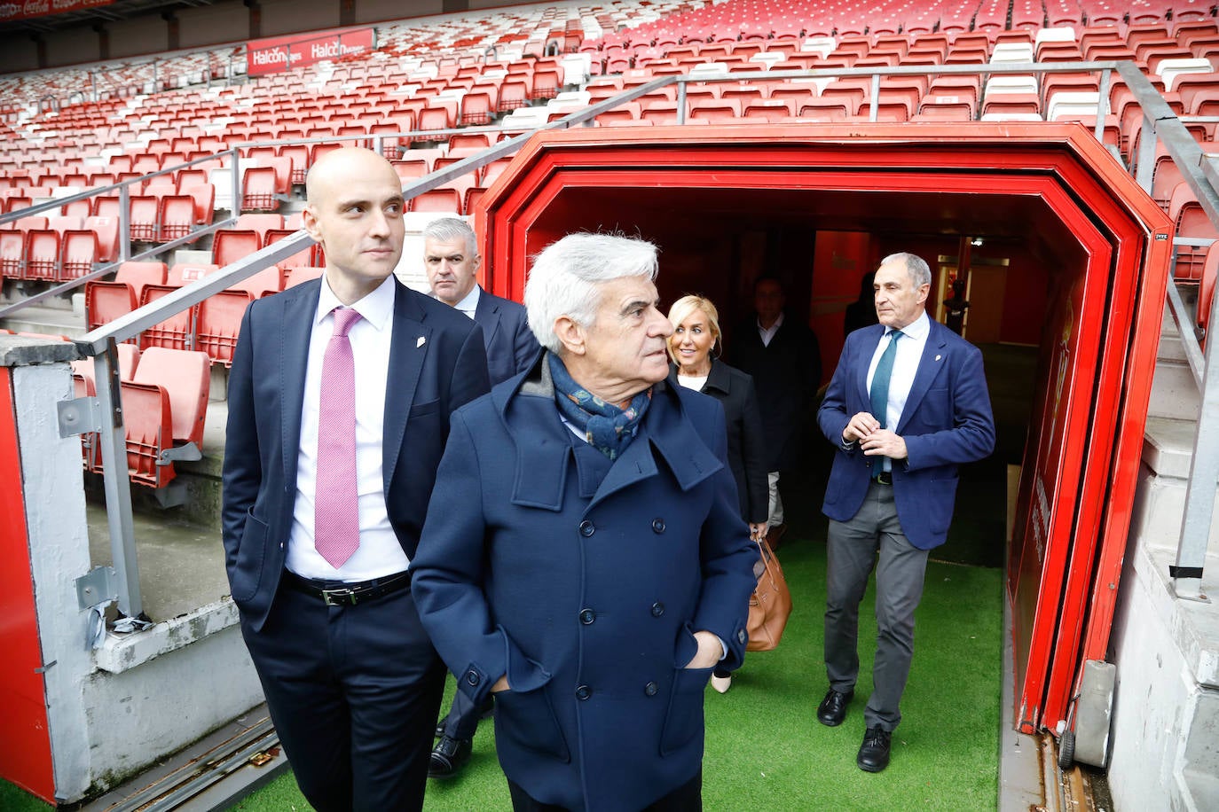 Pedro Rocha visita las instalaciones de El Molinón