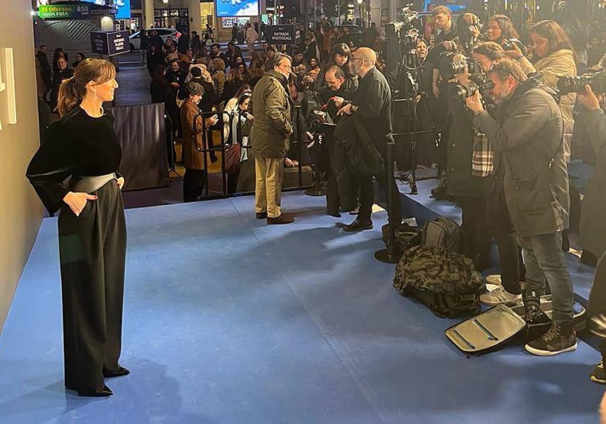 La asturiana María Fernández-Miranda posa para los fotógrafos durante la presentación.