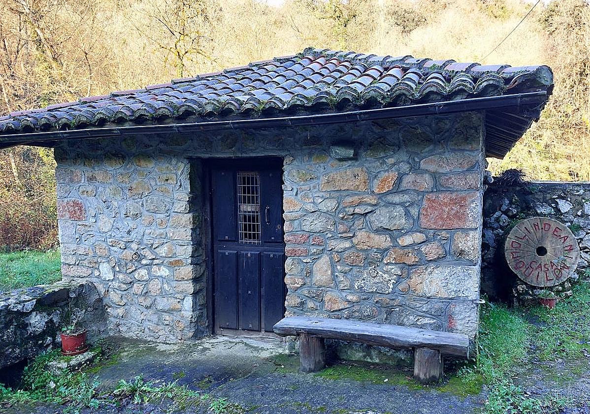 Imagen principal - Fachada, presa e interior del molín de Picarin