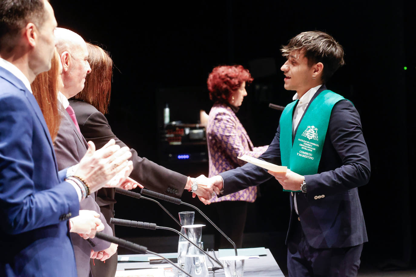 Todas las fotos de la graduación en la Facultad Jovellanos