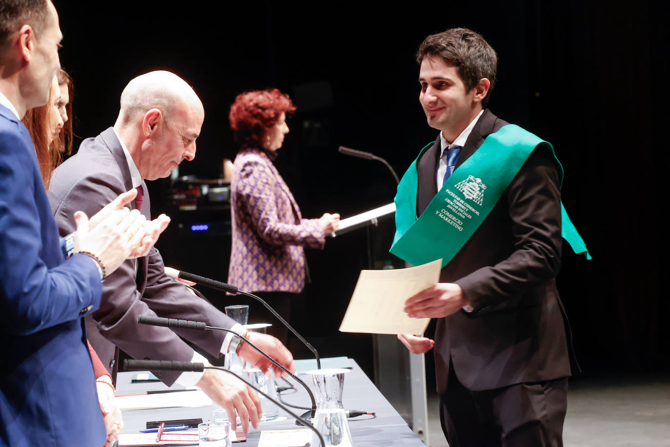 Todas las fotos de la graduación en la Facultad Jovellanos